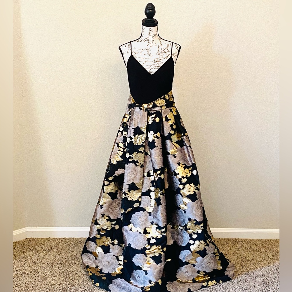 Eliza J shimmering metallic floral Jacquard Ball Gown gold black size 6